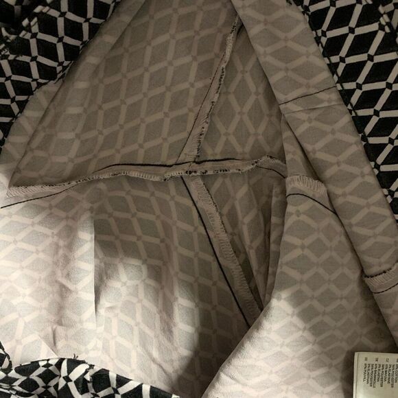 Designer Capris H&M Womens Sz 12 Crop Pants Famous Black & White Geometric Print - Picture 8 of 16